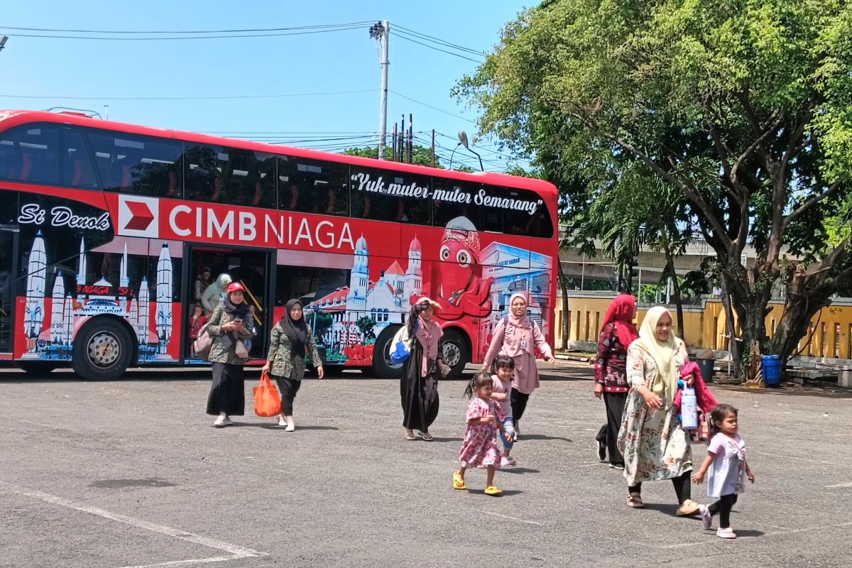 Rumah Pelita ajak anak stunting naik  bus tingkat