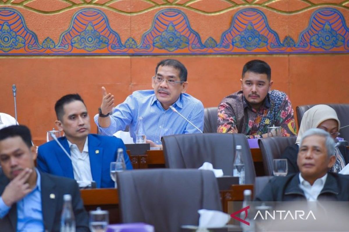 Asep Wahyuwijaya kritisi wacana penarikan BUMN ke kementerian teknis