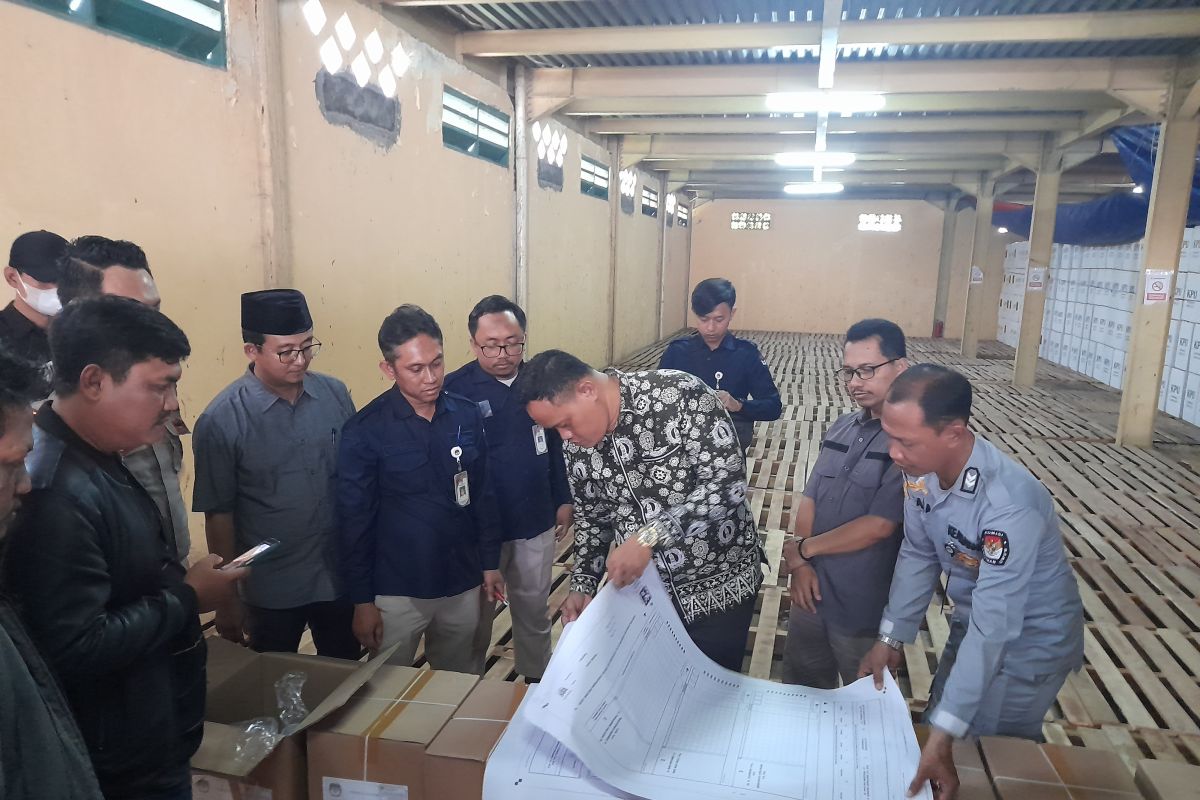 KPU Kota Serang musnahkan kelebihan formulir C Plano H-1 pemilihan