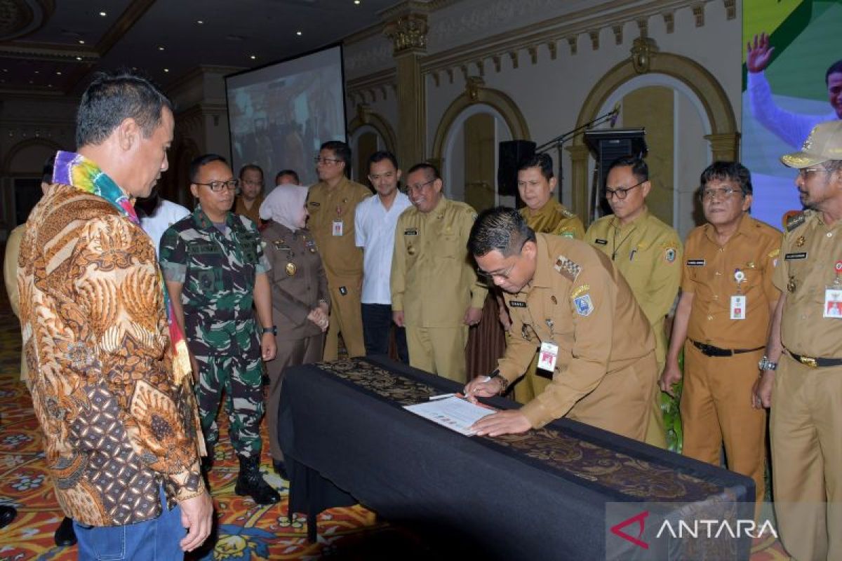 Pj Bupati HSS tandatangani komitmen bersama program cetak sawah rakyat