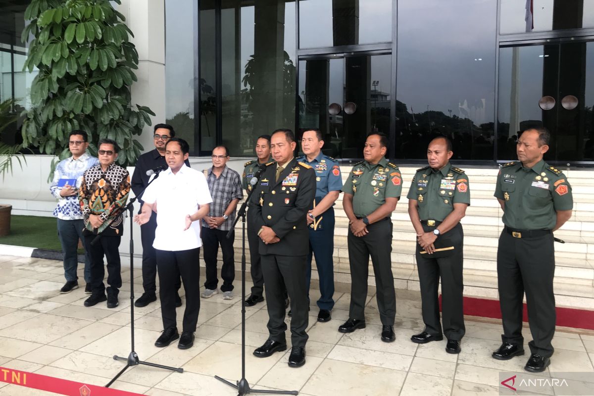 Minister Antoni seeks TNI support to protect forests