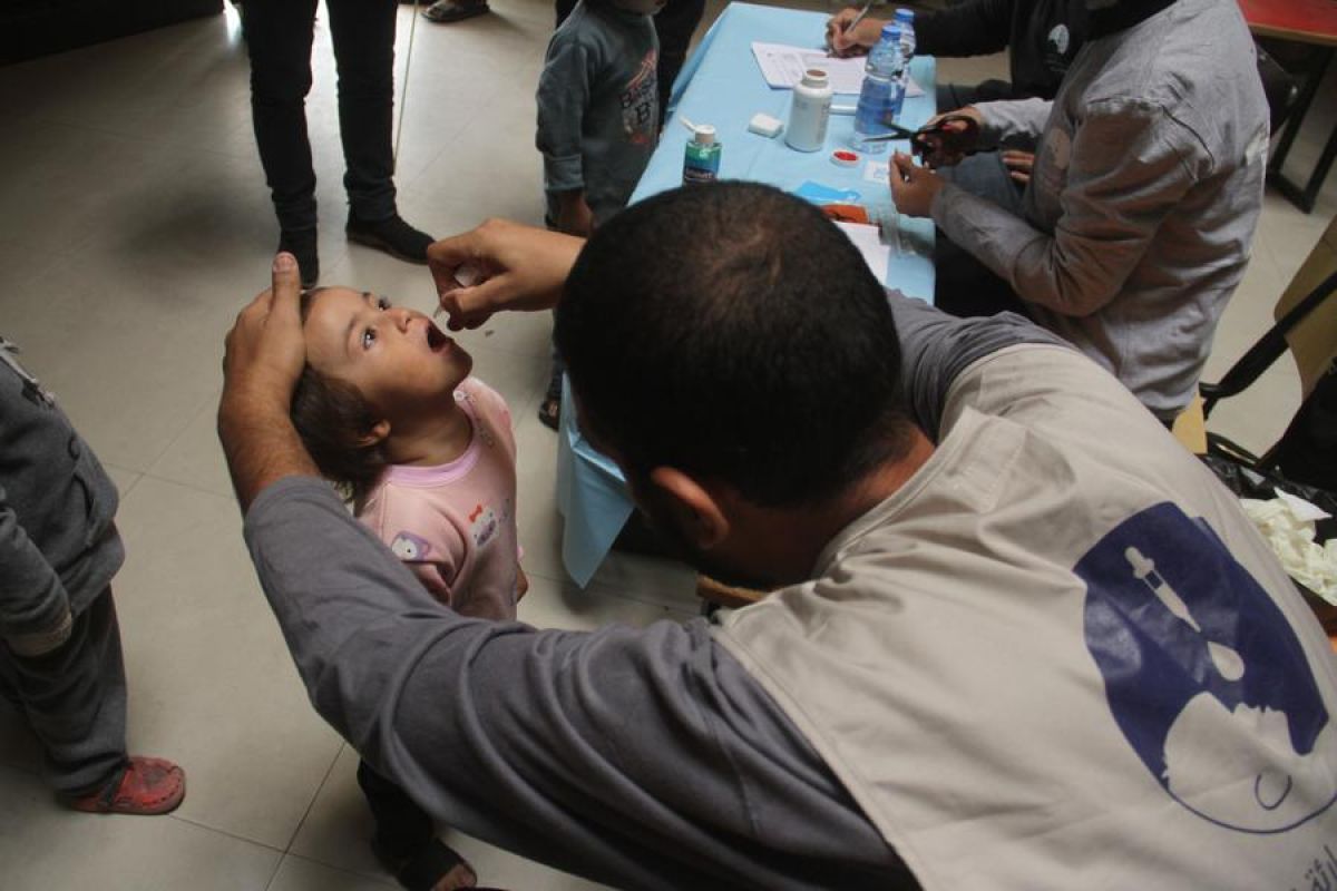 Kampanye vaksinasi polio kembali dilanjutkan di Gaza di tengah konflik