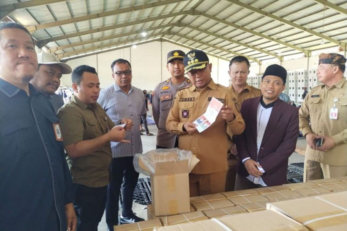 KPU Probolinggo mulai sortir dan lipat surat suara pilkada