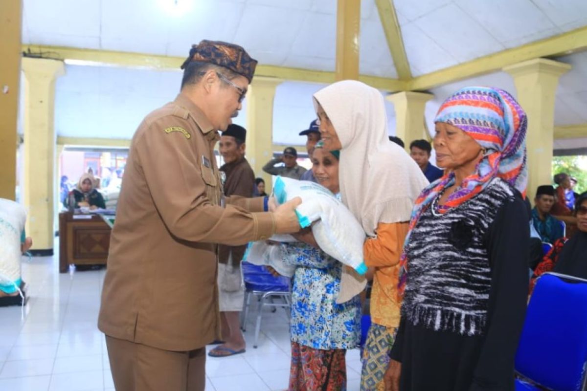 Pemkab Probolinggo salurkan beras cadangan pangan bagi warga miskin