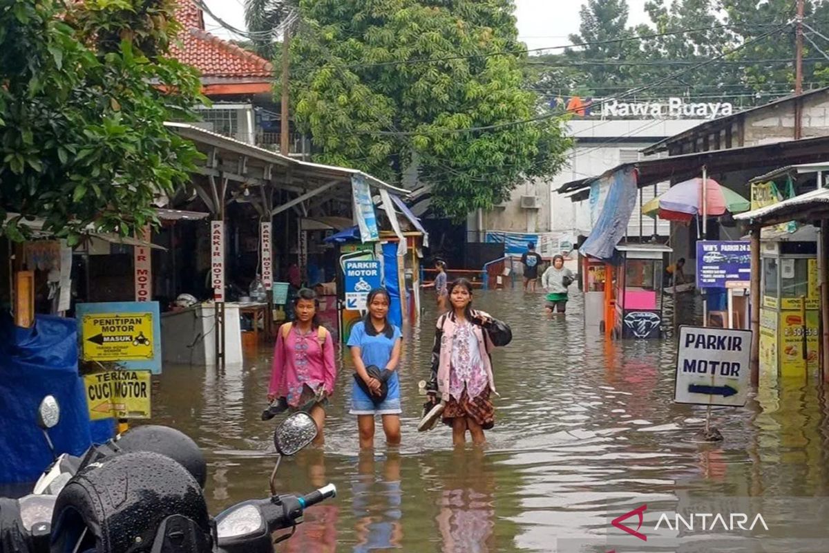 Jakarta Barat siagakan 268 pompa untuk antisipasi banjir memasuki musim hujan