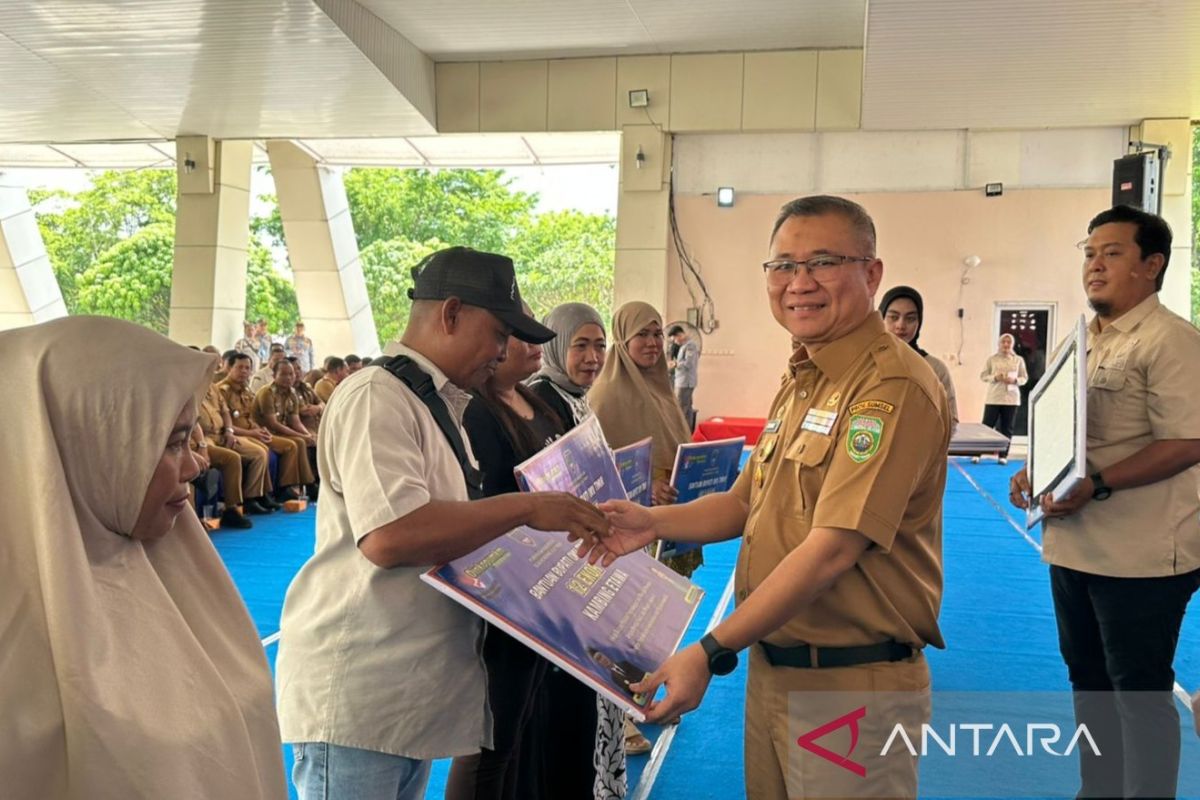 Pemkab OKU Timur salurkan bantuan usaha ekonomi produktif