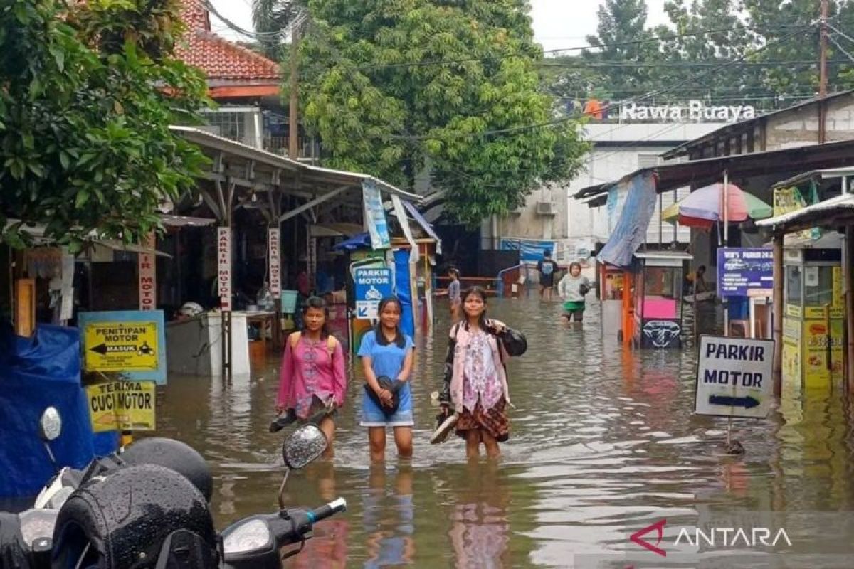 Jakbar siagakan 268 pompa untuk antisipasi bencana banjir memasuki musim hujan