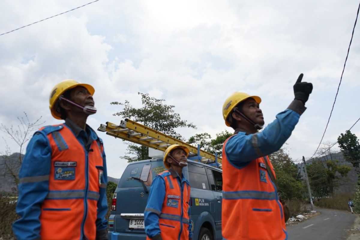 PLN perkuat rasio elektrifikasi untuk terangi desa terpencil di Bima