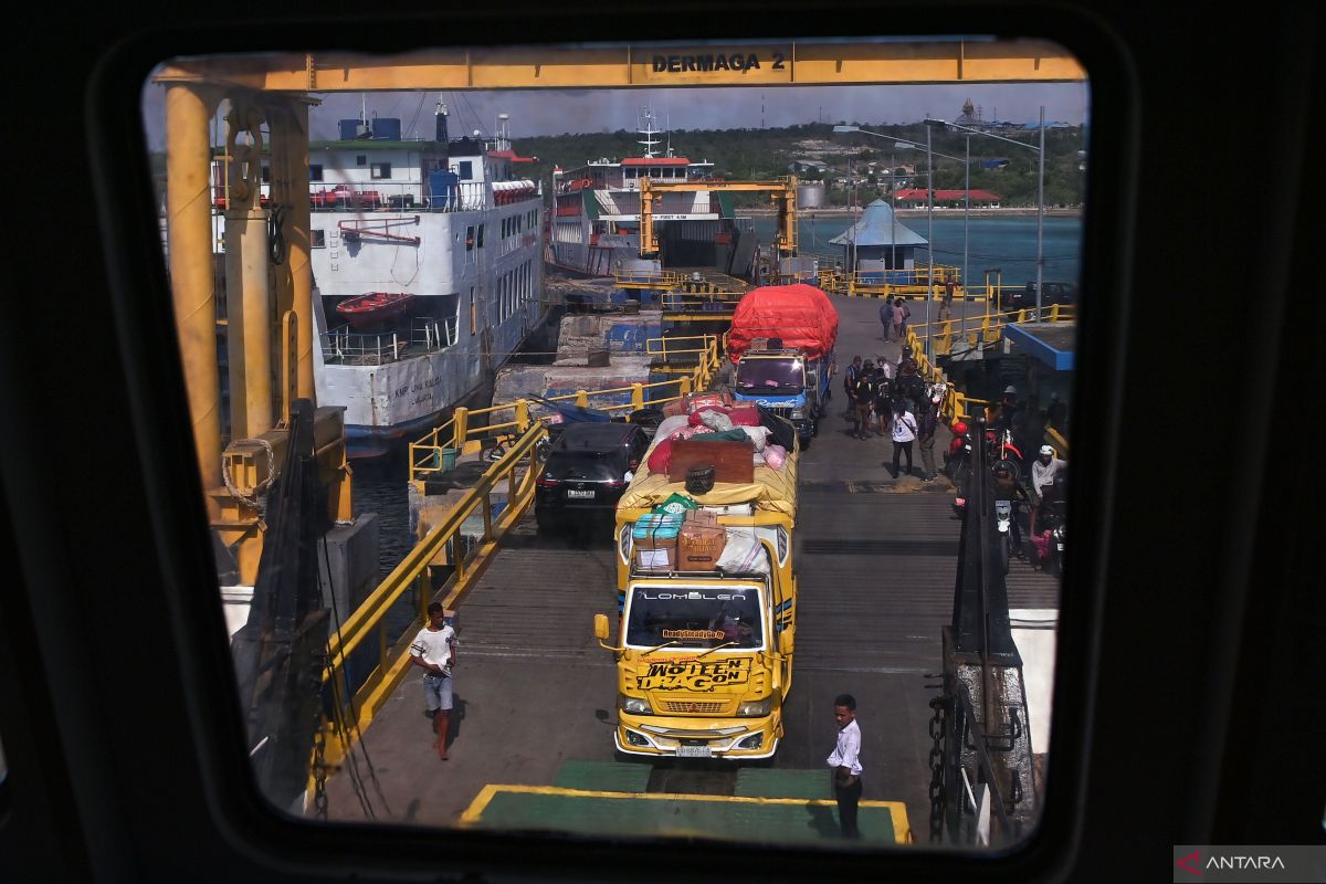 ASDP kembali menutup sejumlah penyeberangan akibat cuaca buruk