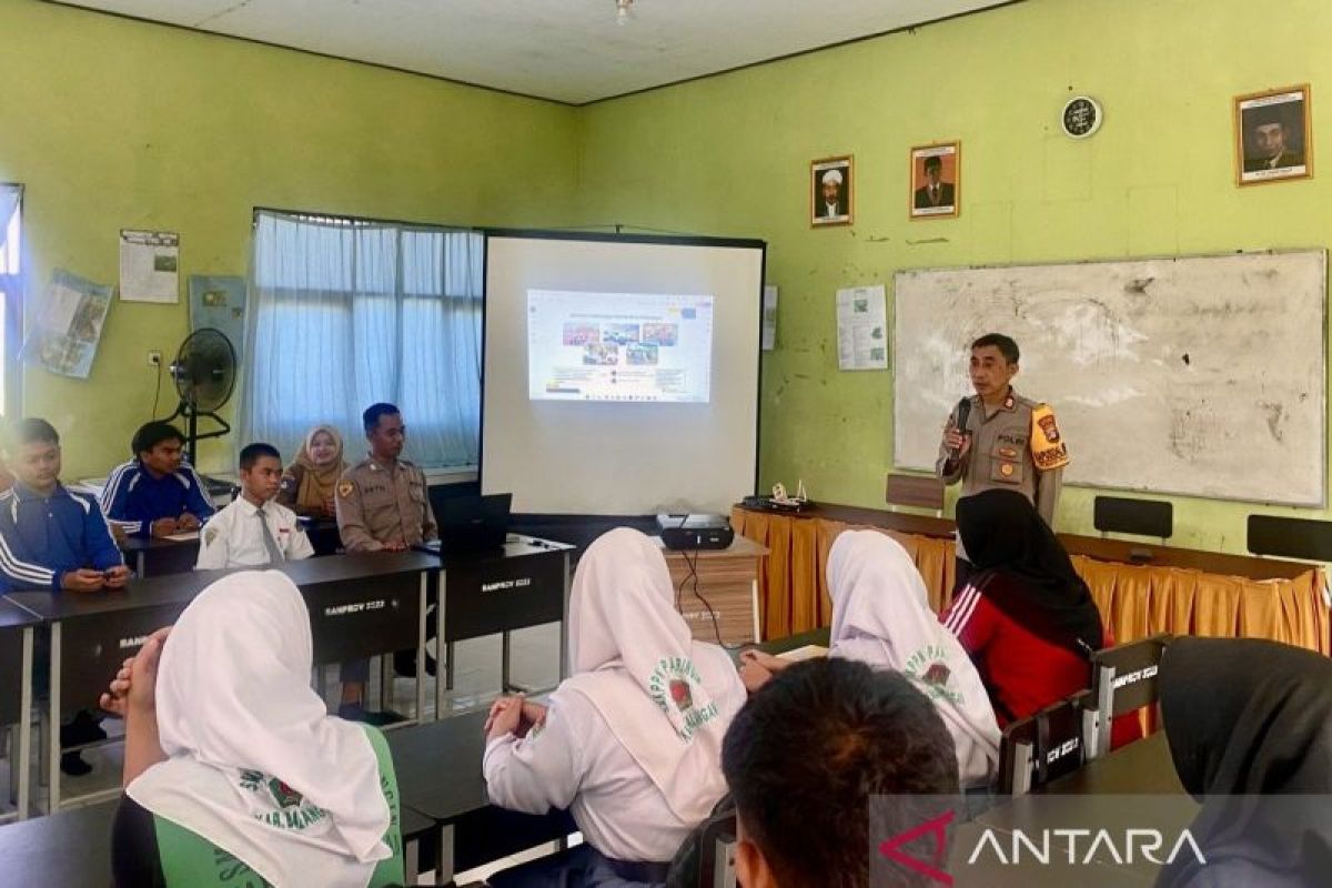 Polres Balangan ajak pelajar SMKPPN Paringin ikuti rekrutmen Bakomsus Polri