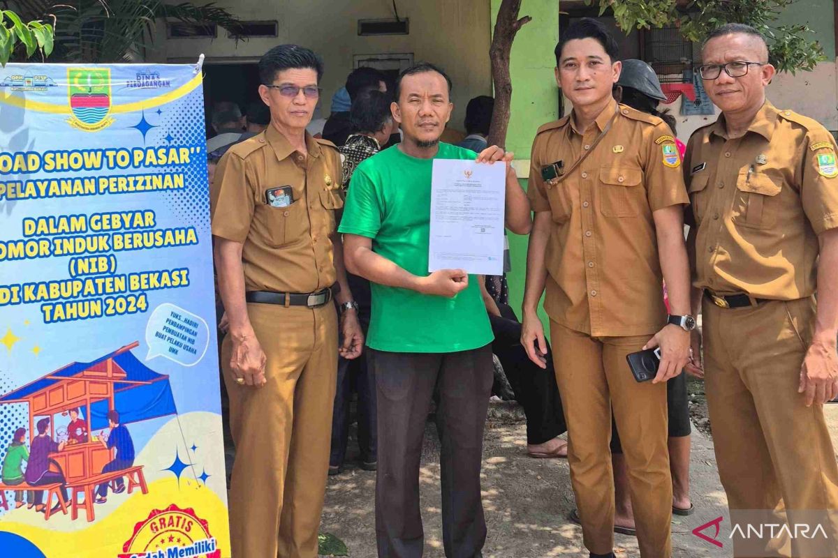 Pemkab Bekasi keliling ke sejumlah pasar fasilitasi NIB pedagang