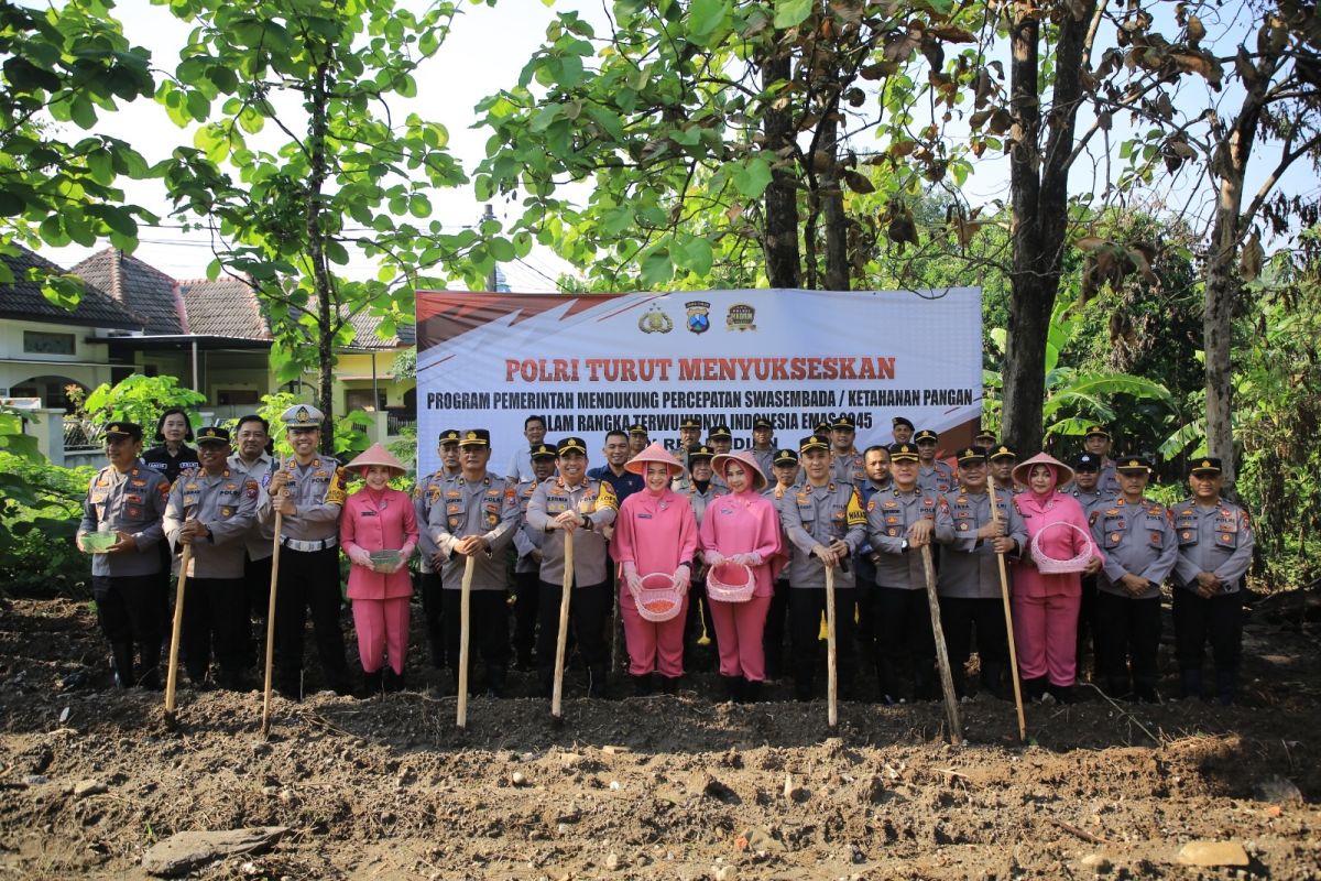 Polres Madiun tanam komoditas jagung dukung ketahanan pangan