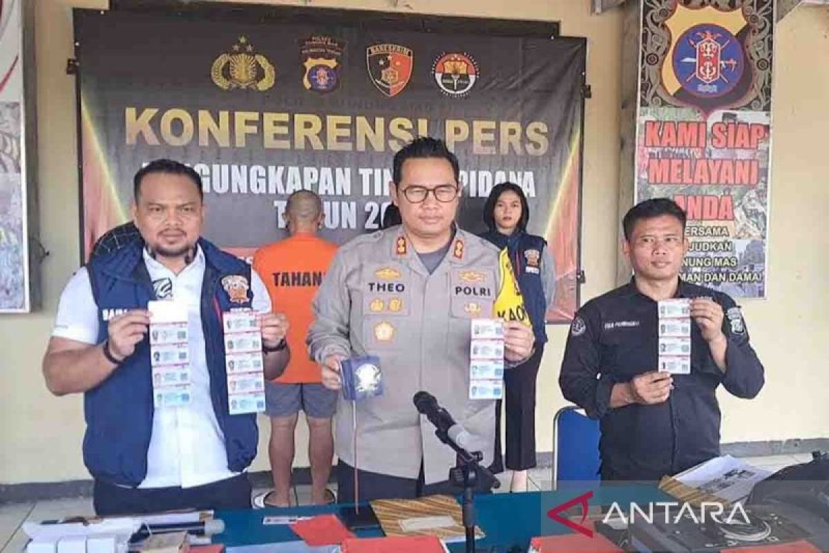 Pasutri pemalsu SIM ditangkap polisi di Gunung Mas