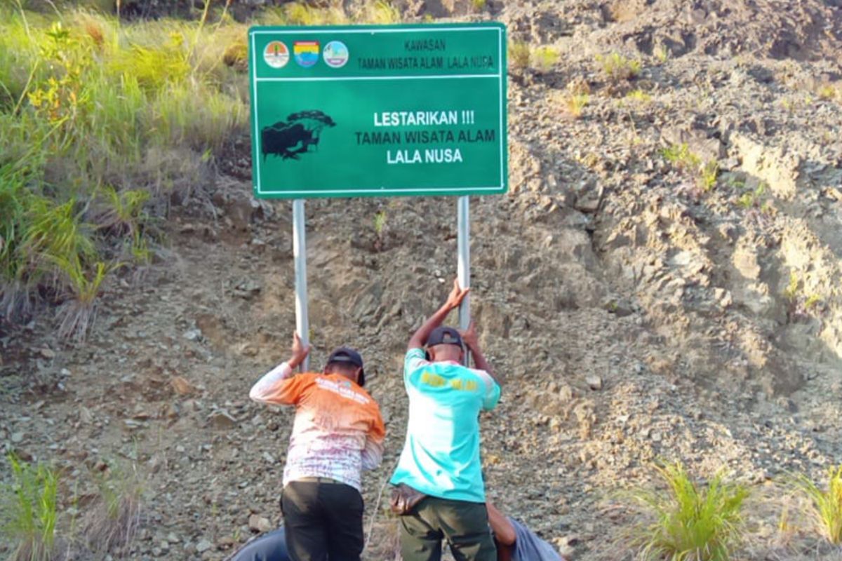 BKSDA Maluku ajak warga lestarikan satwa melalui papan  informasi