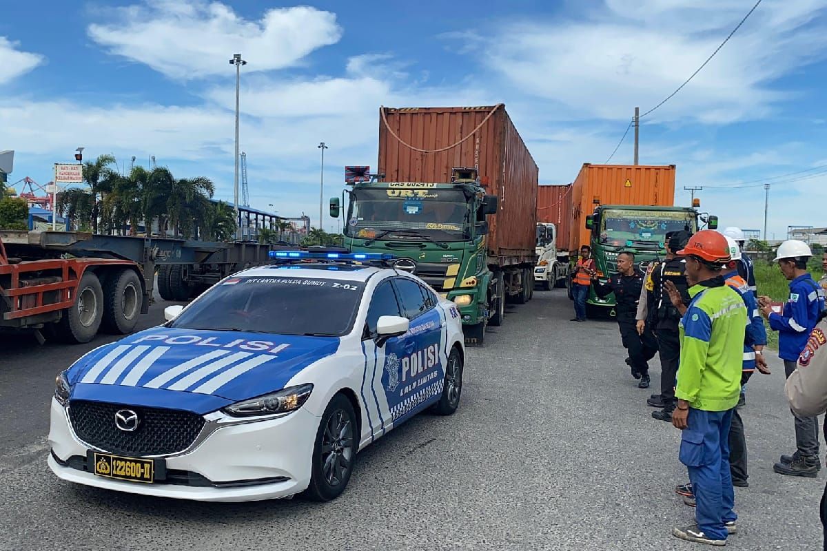 Polda Sumut kawal logistik Aquabike  menuju Danau Toba