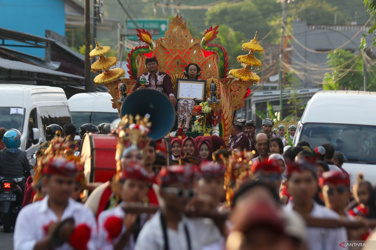 Pawai budaya suku Osing Kemiren