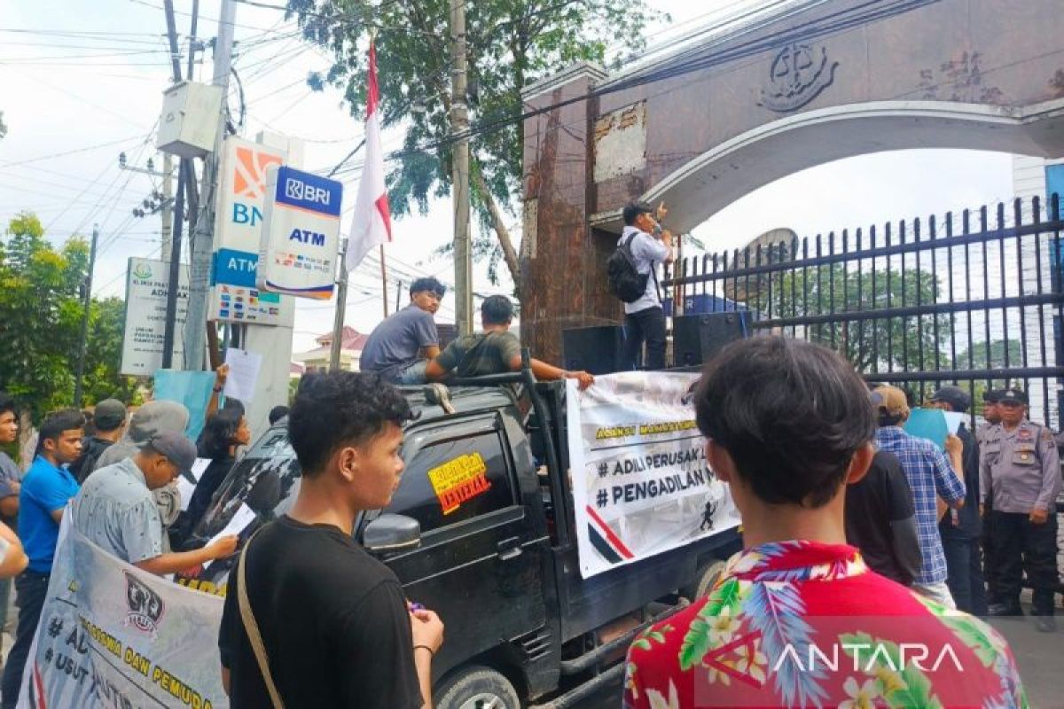 Aliansi mahasiswa dan pemuda Samosir minta jaksa tuntut maksimal terdakwa Jautir Simbolon