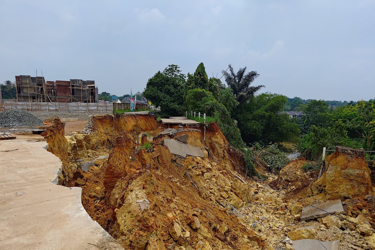 Pemkab Tangerang teliti penyebab tanah longsor Pagedangan