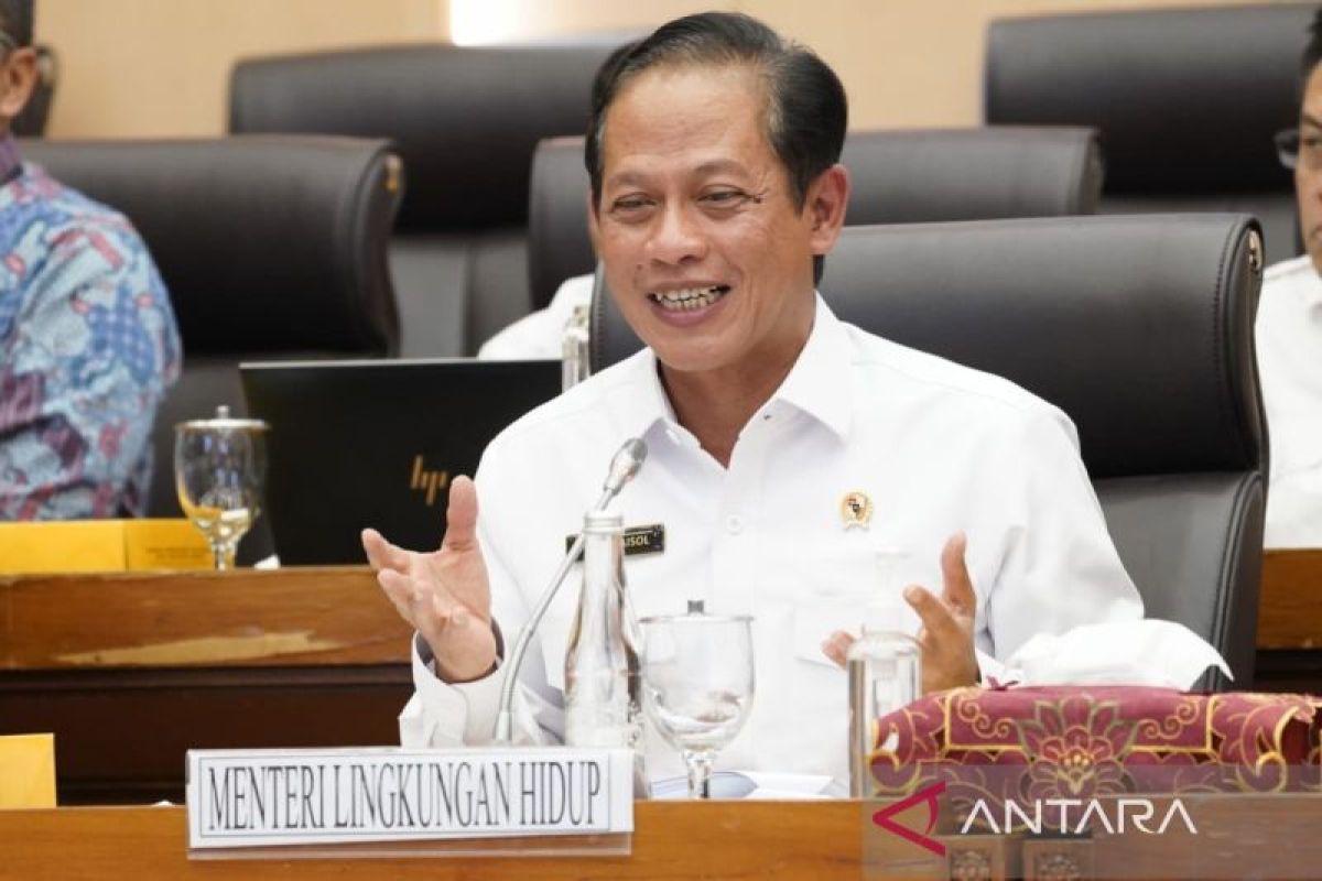 Menteri LH paparkan program strategis 2025 di hadapan Komisi XII DPR