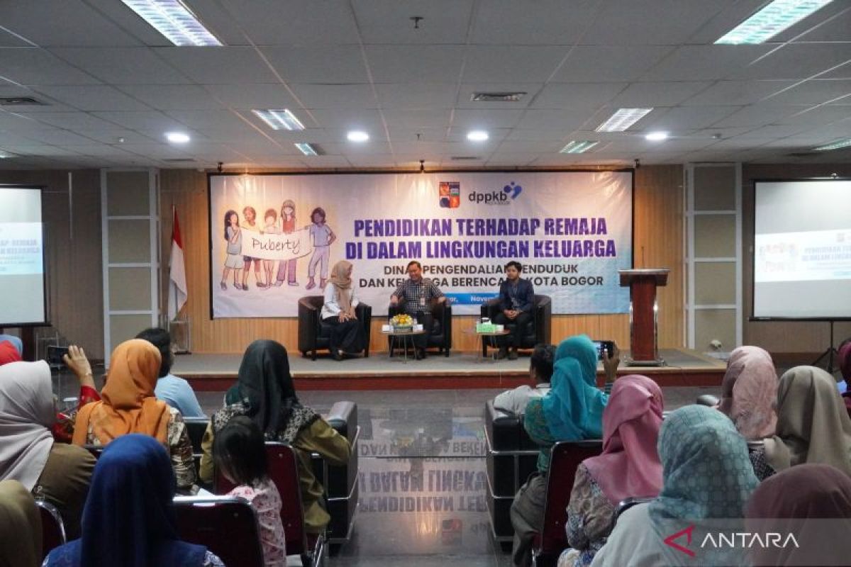 DPPKB Kota Bogor sosialisasi pendidikan remaja dalam lingkungan keluarga