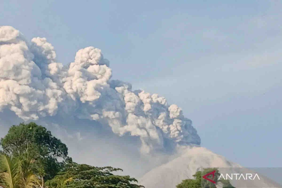 Airport authorities urged to monitor Mt. Lewotobi's volcanic ash