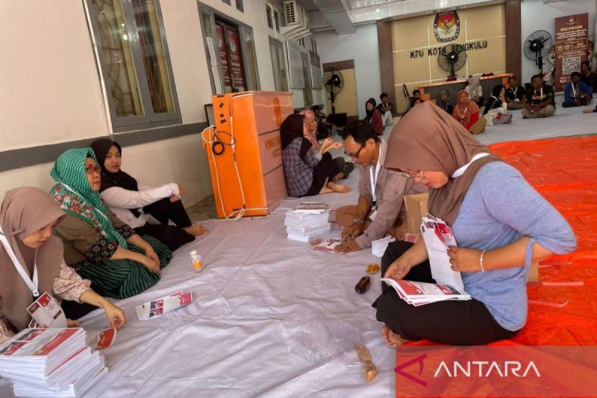 KPU Bengkulu libatkan 100 orang bantu proses pelipatan surat suara