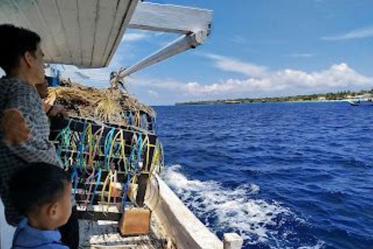 Dinas Perikanan serahkan rumpon kepada nelayan Pulau Liukang Loe Bulukumba