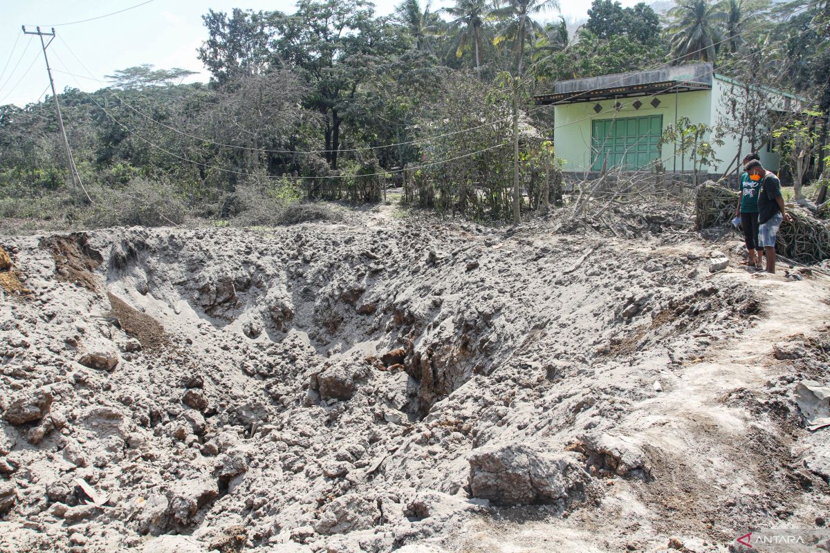 Kepala PVMBG Hadi Wijaya sebut erupsi Gunung Lewotobi Laki-laki di NTT tidak biasa