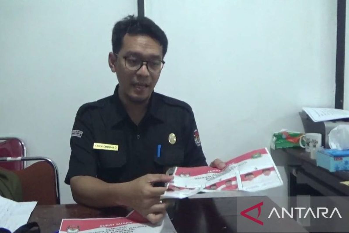 Saat pelipatan, KPU Kota Tangerang temukan surat suara rusak