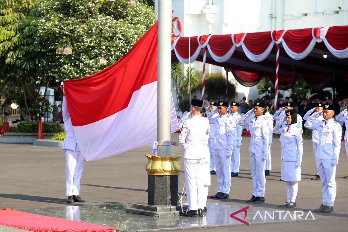 Pemkot Surabaya imbau warga kibarkan bendera guna peringati Hari Pahlawan