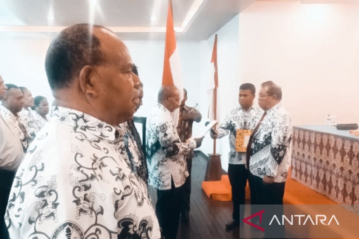 PGRI Papua minta pemerataan penempatan guru sekolah di kampung