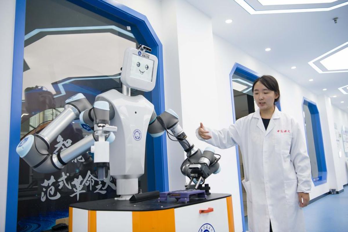 China buat robot "ahli kimia" untuk memacu transformasi lab sains