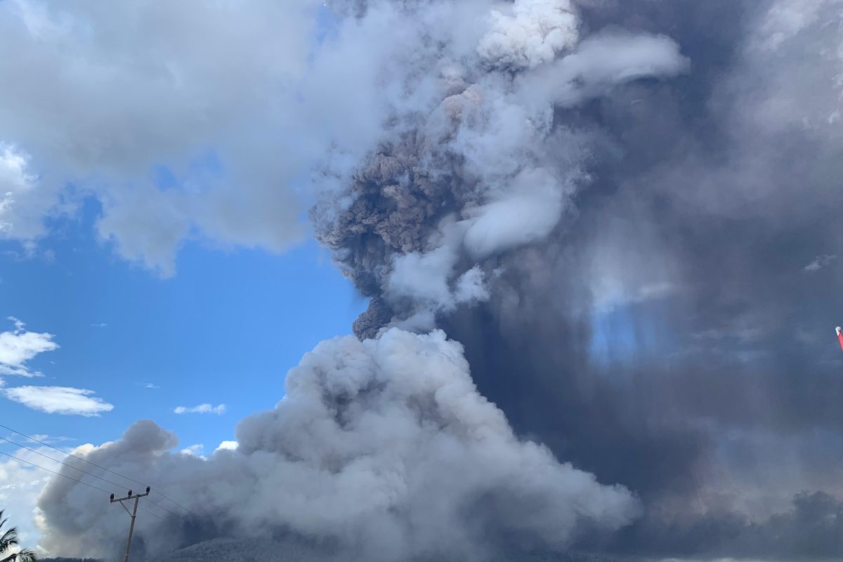 Mt Lewotobi new eruption sends ash column 5,000 meters skyward