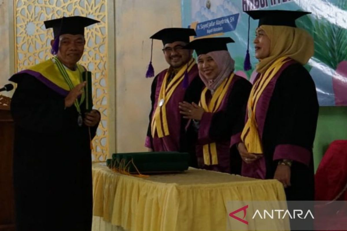 DPPPAPPKB Kotabaru wisuda 20 siswa sekolah lansia