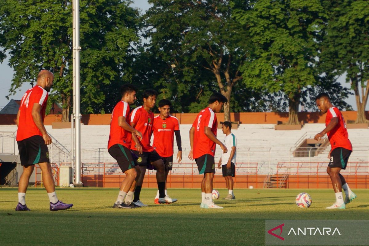 Munster ingatkan anak asuhnya soal persaingan posisi 11 pertama