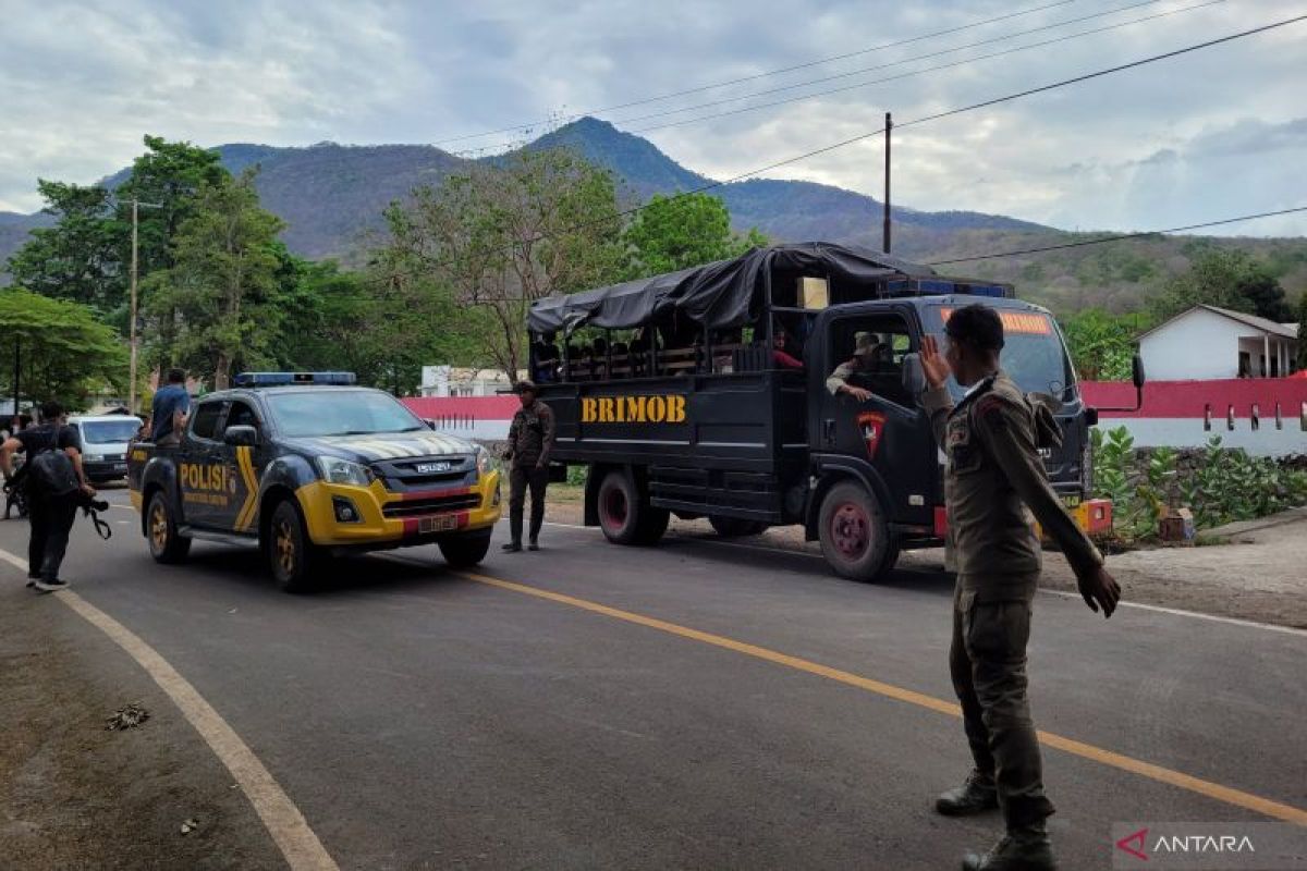 Aparat evakuasi warga ke tempat aman, imbas erupsi susulan Lewotobi