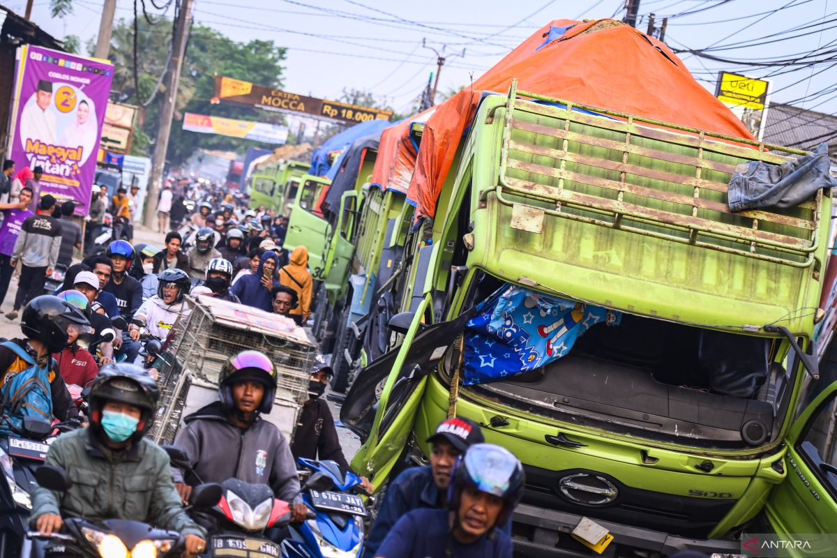 Banten kemarin, ricuh truk tambang di Tangerang hingga debat Pilkada Banten