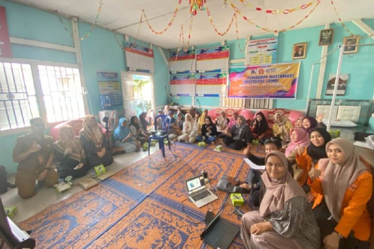 Mahasiswa Unja ajarkan prinsip pengelolaan sampah di Desa Jujun Kerinci