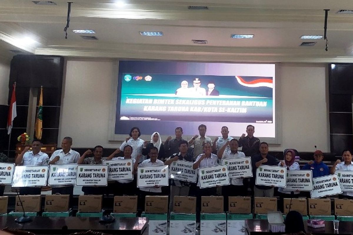 Dispora Kaltim bantu laptop dan printer untuk karang taruna di 15 kecamatan