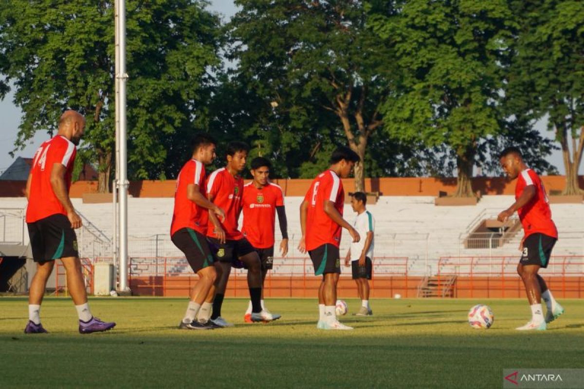 Munster ingatkan pemain-pemainnya soal persaingan jadi starter