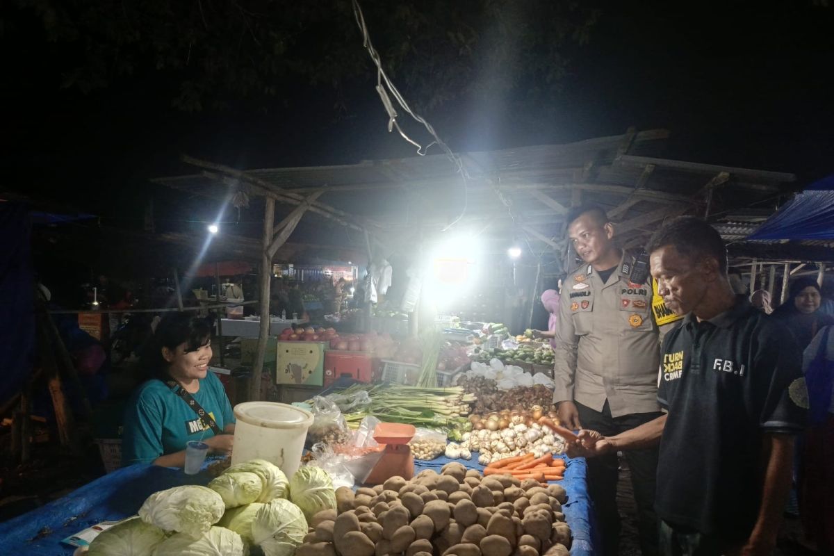 Polsek Bukit Raya intensifkan patroli di pasar jelang pilkada