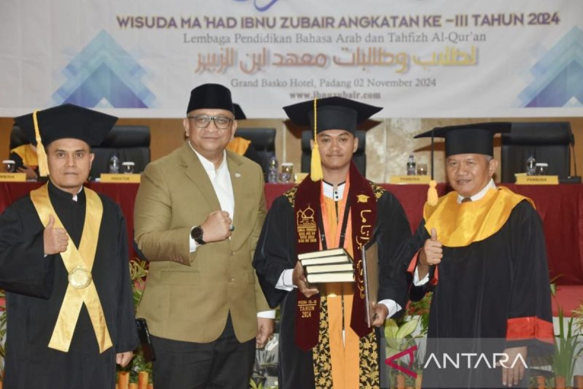 Hadiri Wisuda Ma'had Ibnu Zubair, Andree Algamar : Kejar Lagi Pendidikan yang Lebih Tinggi