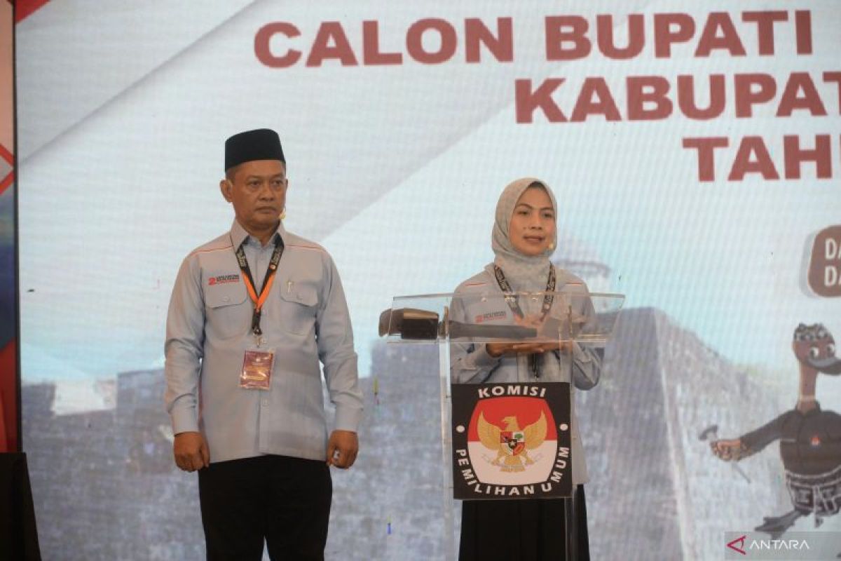 Debat perdana, Zakiyah-Najib sampaikan visi misi dan program unggulan