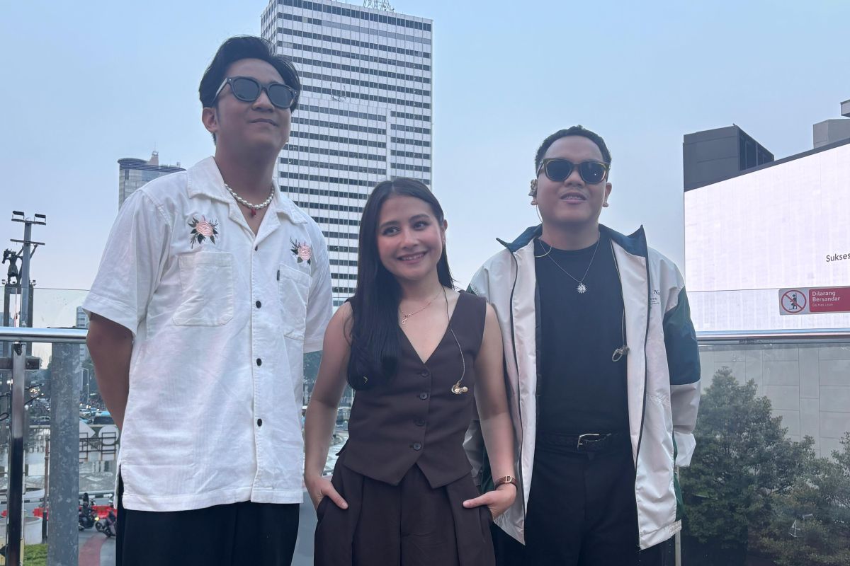 Daun Jatuh rilis single "Tuk Singgah" bersama Prilly Latuconsina