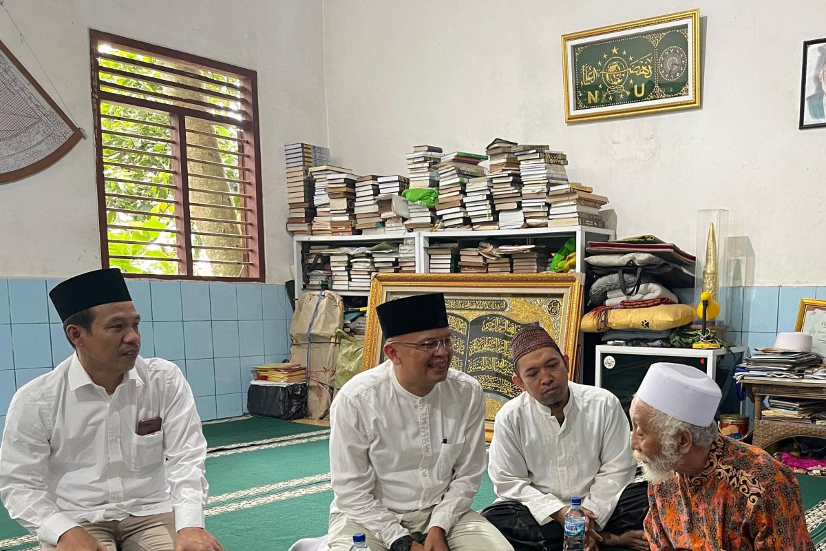 Perkenalkan peran tingkatkan SDM, Direktur UT Serang silaturahmi dengan Abuya Muhtadi