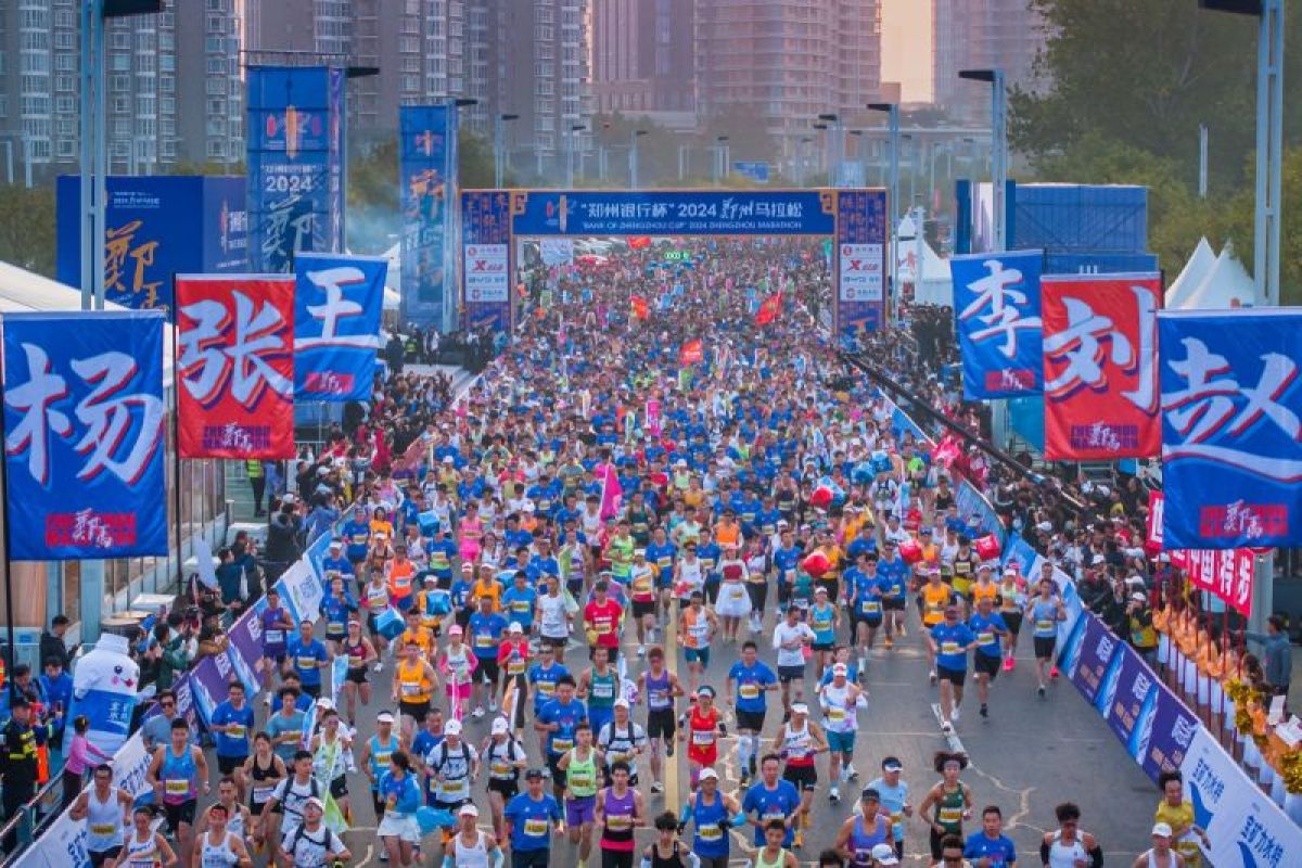 The 2024 Zhengzhou Marathon Successfully Concludes, with Surname Culture and Shaolin Kung Fu Shining Together