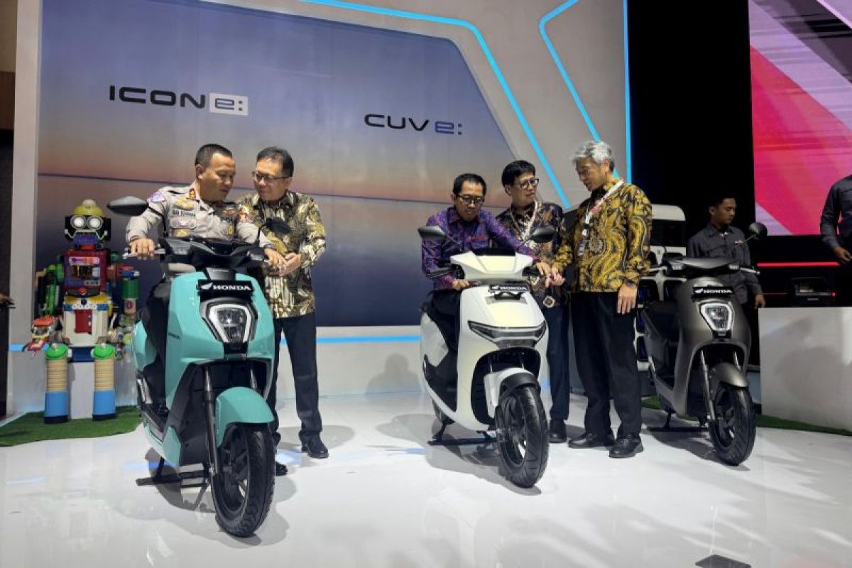 Honda ICON e: dan CUV e: Meriahkan Booth AHM di IMOS 2024