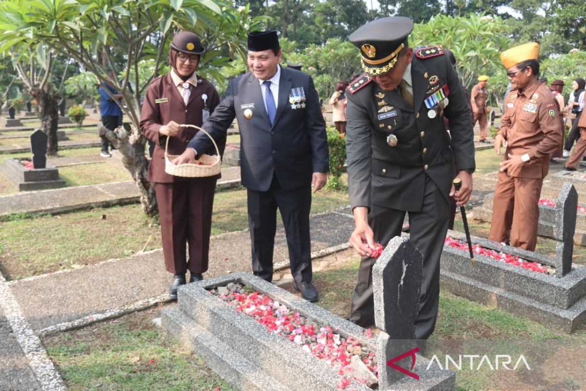 Pj Bupati Bogor gelar Ziarah Nasional di TMP Pondok Rajeg jelang Hari Pahlawan