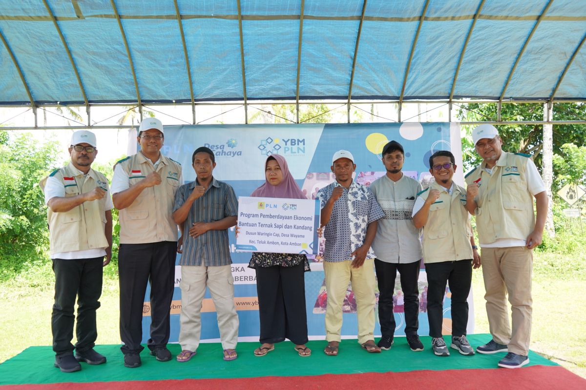 PLN salurkan santunan bagi kelompok tani dan peternak di  Ambon