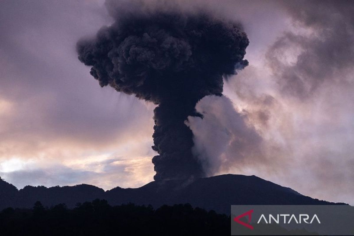 BMKG terus pantau pertumbuhan awan konvektif di sekitar Gunung Marapi